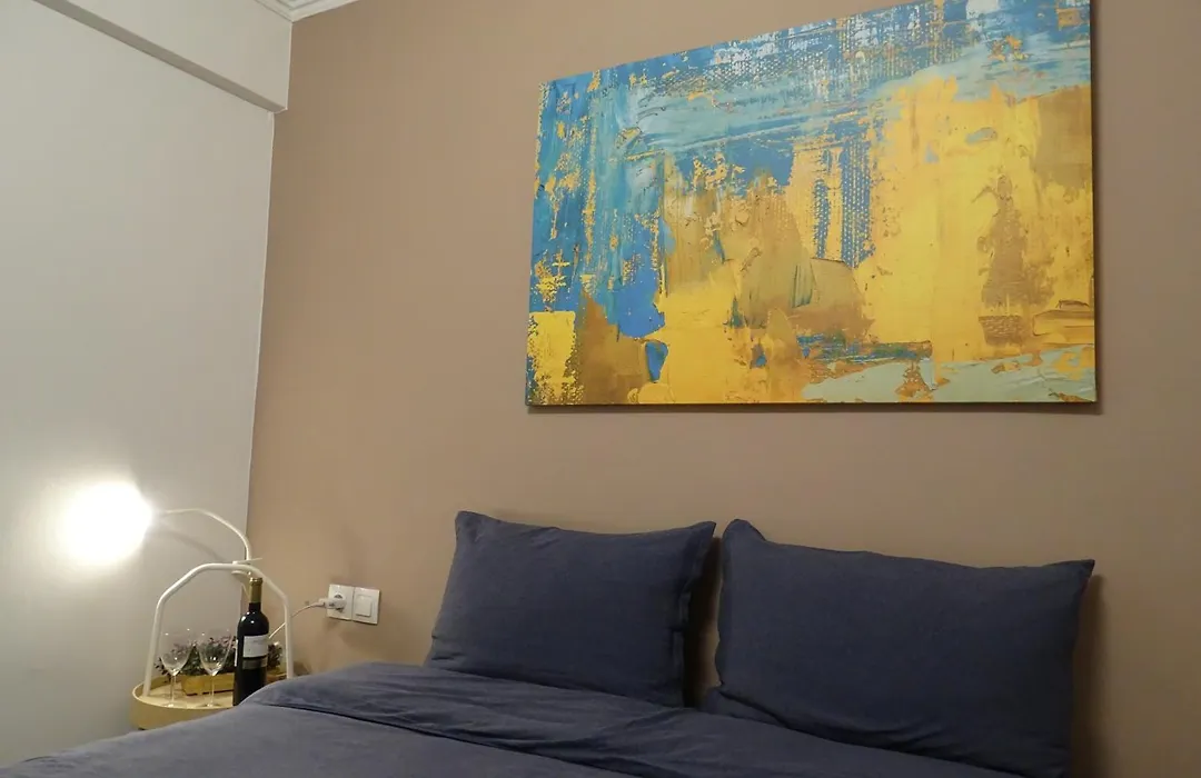 Stylish, Comfortable, Basement Loft-Like Apartment With Amenities-1