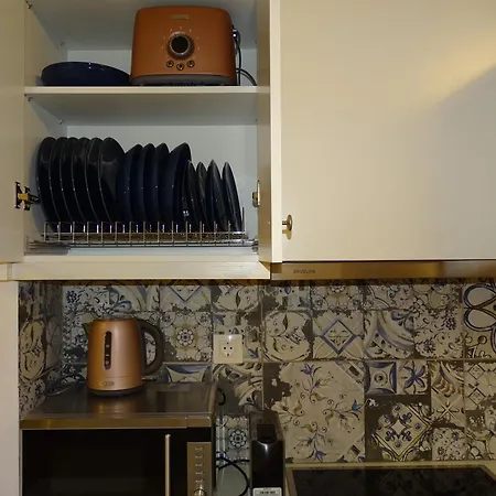 Stylish, Comfortable, Basement Loft-Like Apartment With Amenities-2